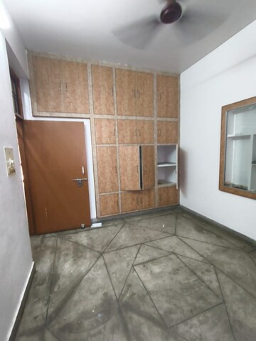 Room in 2 BHK Independent House at Gomti Nagar – for Rent