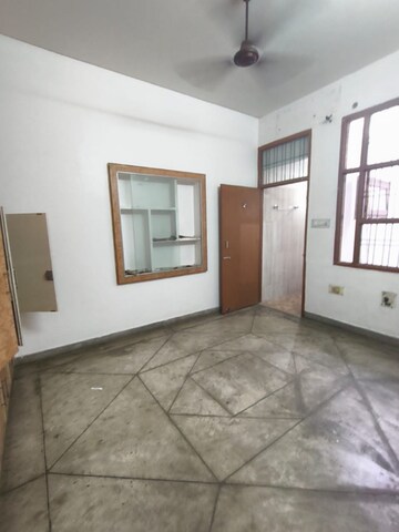 Room in 2 BHK Independent House at Gomti Nagar – for Rent