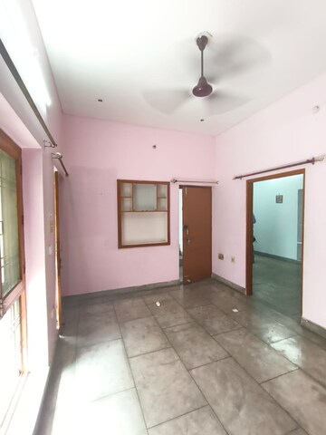 Room in 2 BHK Independent House at Gomti Nagar – for Rent