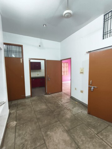 Room in 2 BHK Independent House at Gomti Nagar – for Rent