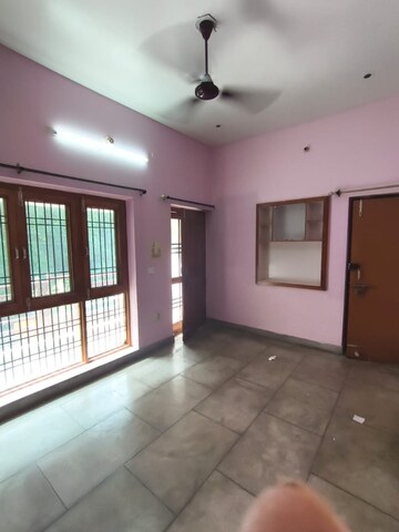 Room in 2 BHK Independent House at Gomti Nagar – for Rent