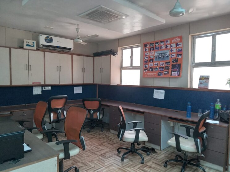 Team Area, vibhuti khand Commercial Office Space 1500 Sq.Ft. In Vibhuti Khand Lucknow 9096786