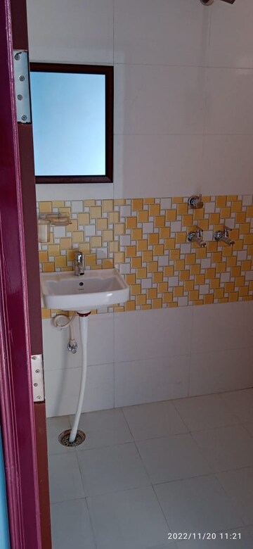 Bathroom in 1.5 BHK Independent House at Gomti Nagar – for Rent