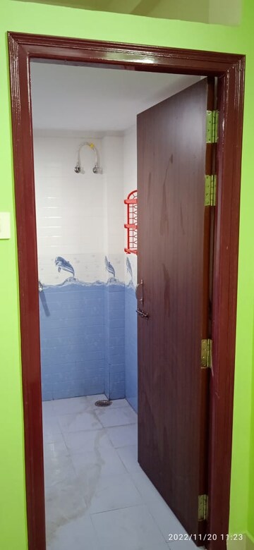 Bathroom in 1.5 BHK Independent House at Gomti Nagar – for Rent