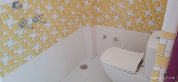 Bathroom in 1.5 BHK Independent House at Gomti Nagar – for Rent