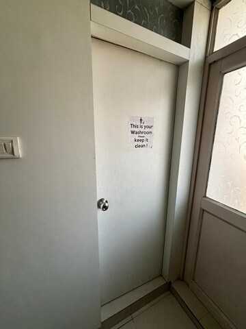 Room in  Office Space at Vibhuti Khand – for Rent