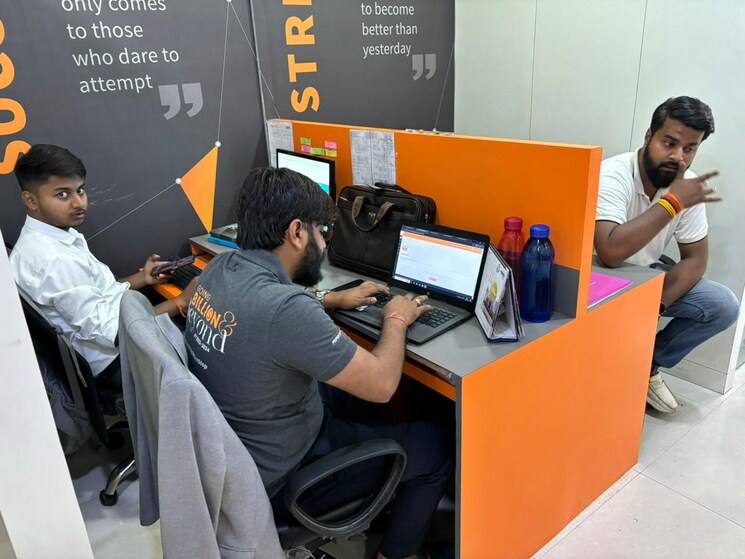 Team Area, vibhuti khand Commercial Office Space 1800 Sq.Ft. In Vibhuti Khand Lucknow 9096840