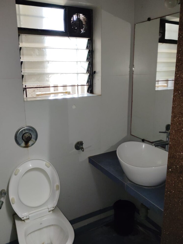 Bathroom, goyal-trade-center Commercial Office Space 510 Sq.Ft. In Borivali East Mumbai 9096831