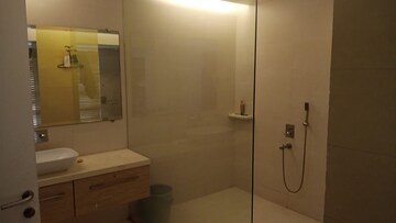 Bathroom in 4 BHK Apartment at Kanta Apartments, Santacruz West – for Rent