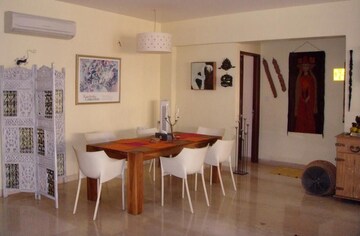 Living Room in 4 BHK Apartment at Kanta Apartments, Santacruz West – for Rent