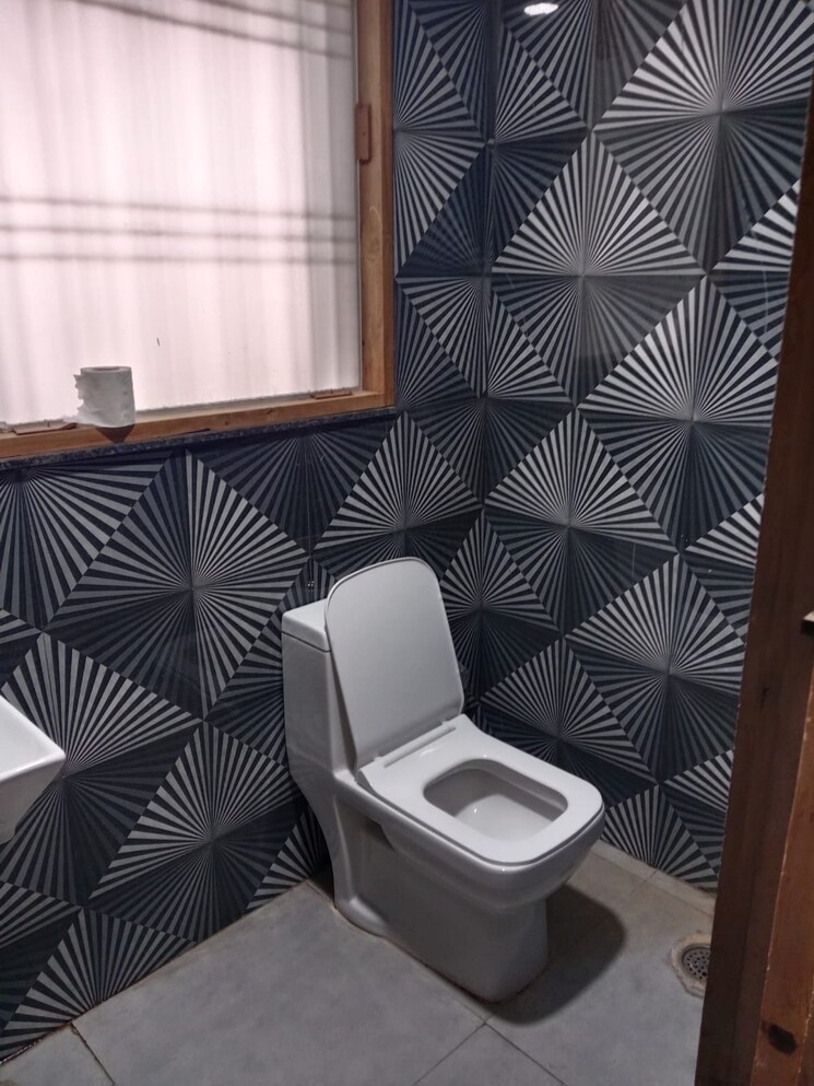 Bathroom, vibhuti khand Commercial Office Space 3000 Sq.Ft. In Vibhuti Khand Lucknow 9096894