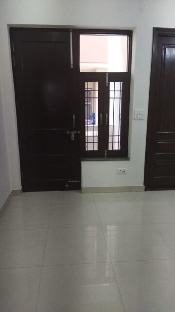 Room in 3 BHK Builder Floor at AEZ Aloha, Sector 57 – for Rent