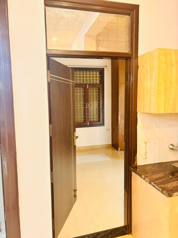 Room in 2 BHK Independent House at Gomti Nagar – for Rent