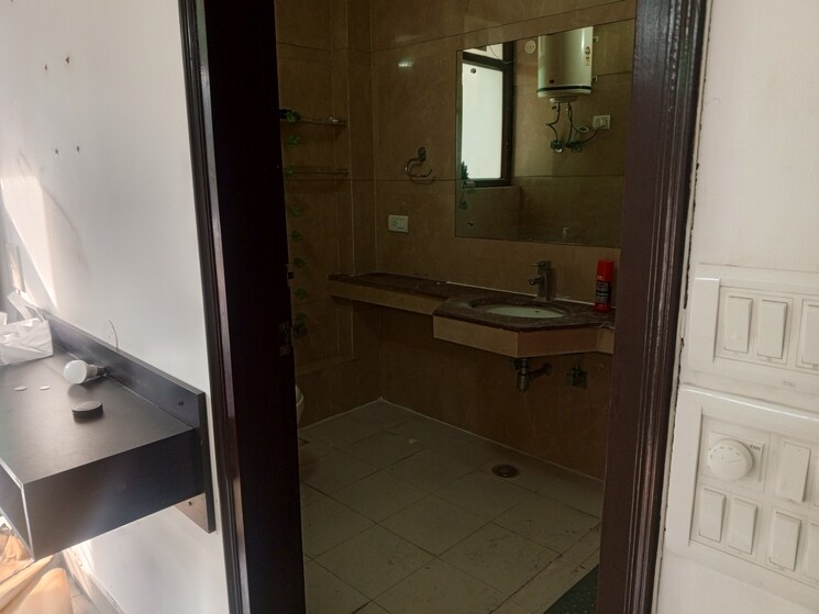Bathroom, abhinandan-cghs 4 Bedroom 2450 Sq.Ft. Apartment In Sector 51 Gurgaon 9096941