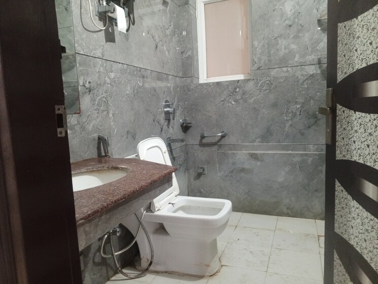 Bathroom, abhinandan-cghs 4 Bedroom 2450 Sq.Ft. Apartment In Sector 51 Gurgaon 9096941