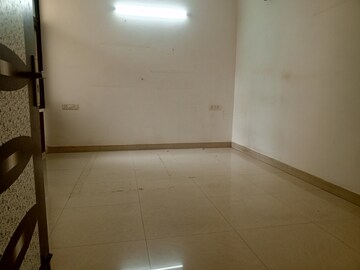 Room in 4 BHK Apartment at Abhinandan CGHS, Sector 51 – for Rent