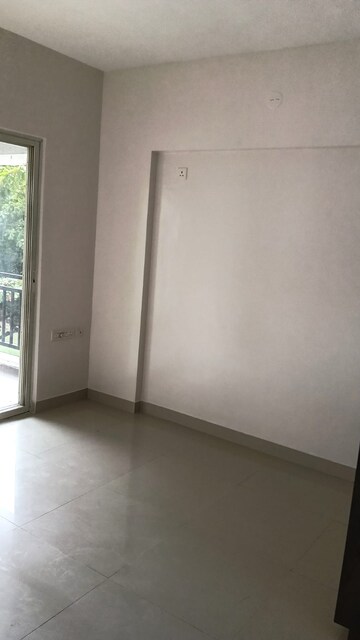 Room in 2 BHK Apartment at Majestique Landmark Miami, Dhayari – for Rent