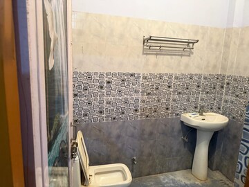 Bathroom in 2.5 BHK Independent House at Faizabad Road – for Rent