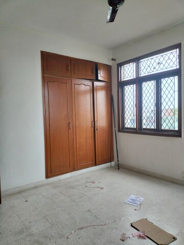 Room in 3 BHK Apartment at Karamvir Towers, Sector 52 – for Rent