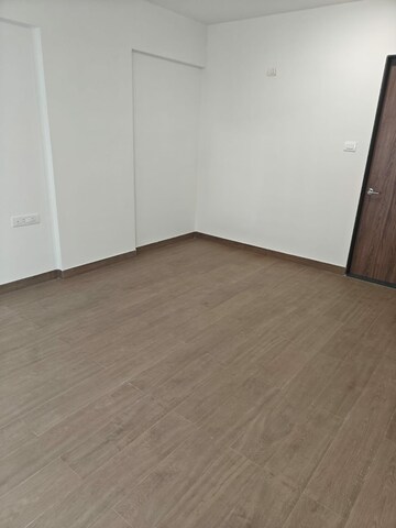 Room in 2 BHK Apartment at D And T Mountain View CHS, Senapati Bapat Road – for Rent