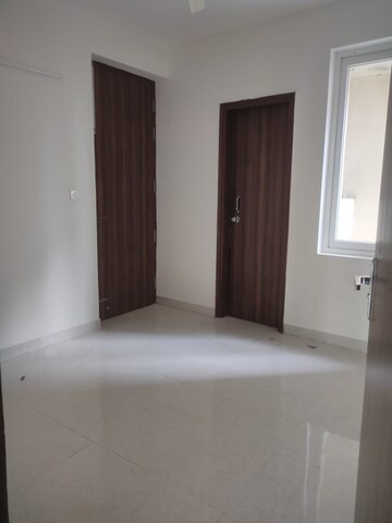 Room in 4 BHK Apartment at Abhas Apartment, Sector 56 – for Rent