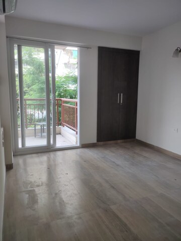 Room in 4 BHK Apartment at Abhas Apartment, Sector 56 – for Rent