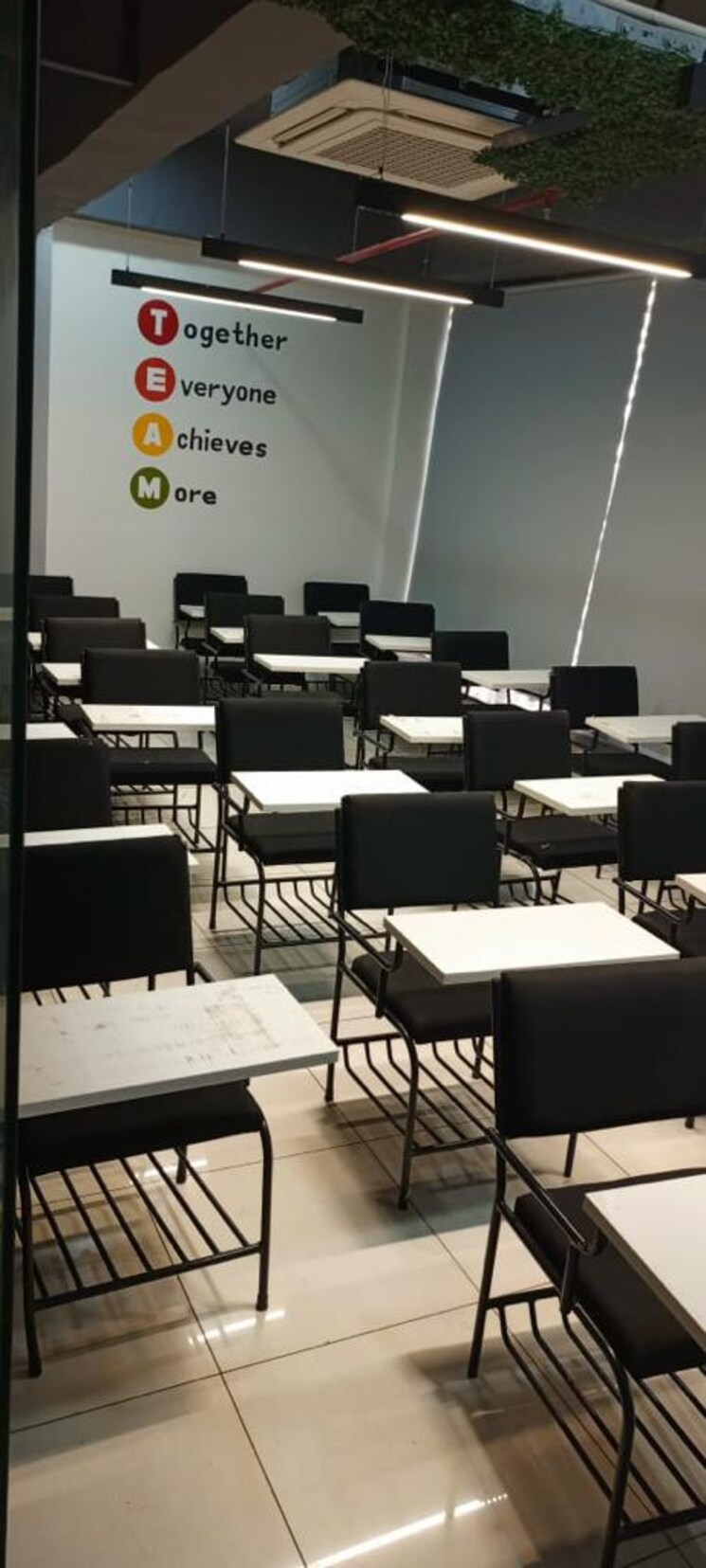 Team Area, rohtas-summit Commercial Office Space in IT/SEZ 10000 Sq.Ft. In Vibhuti Khand Lucknow 9096989