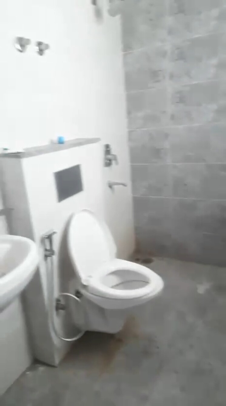 Bathroom, omaxe-royal-residency-faridabad 3 Bedroom 1925 Sq.Ft. Apartment In Sector 79 Faridabad 9096996