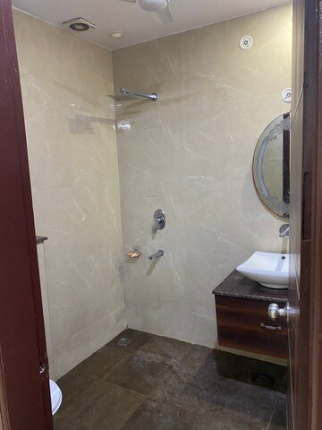 Master Bedroom in 4 BHK Apartment at Sagar Apartment, Sector 56 – for Rent