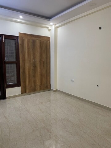 Room in 4 BHK Apartment at Sagar Apartment, Sector 56 – for Rent
