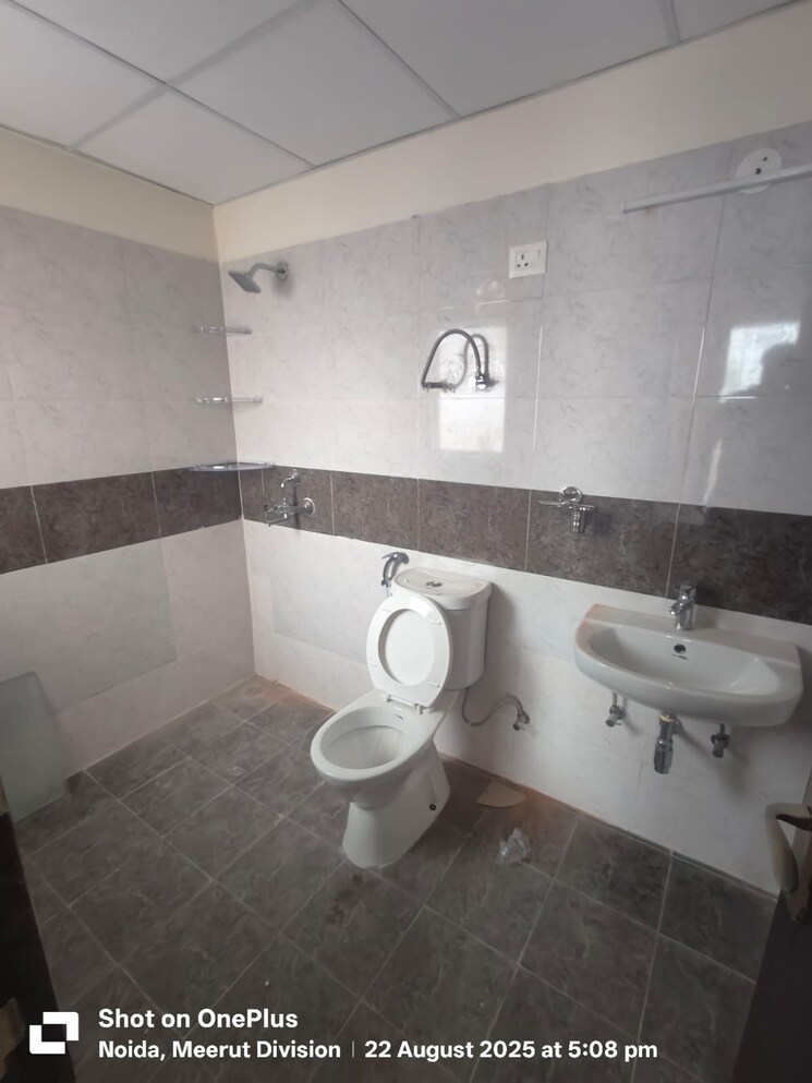 Bathroom, amrapali-crystal-homes 3 Bedroom 1700 Sq.Ft. Apartment In Sector 76 Noida 9097003