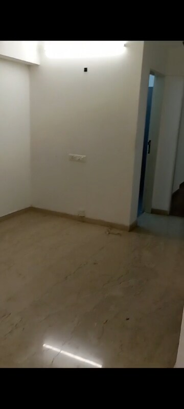 Room in 2 BHK Apartment at Kanakia Paris, Bandra East – for Rent
