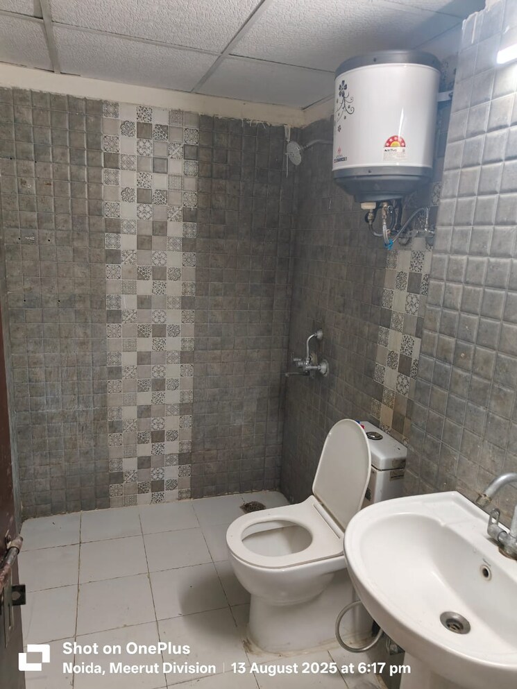 Bathroom, aims-golf-city 2 Bedroom 950 Sq.Ft. Apartment In Sector 75 Noida 9097007