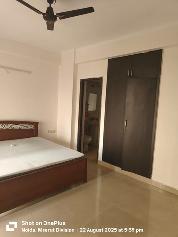Room in 3.5 BHK Apartment at Gardenia Golf City, Sector 75 – for Rent