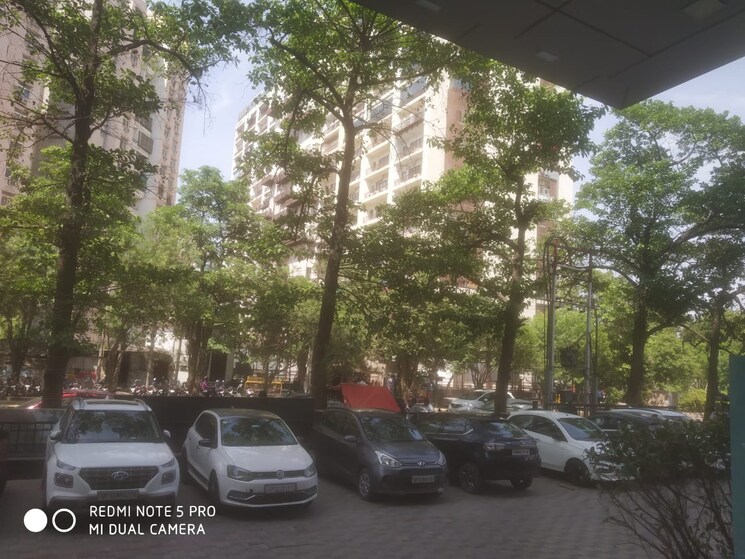  Parking, gomti nagar Commercial Shop 500 Sq.Ft. In Gomti Nagar Lucknow 9097031