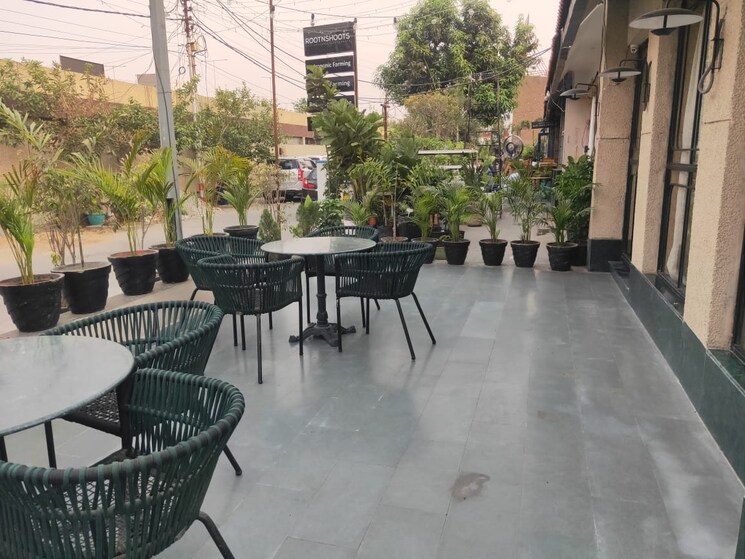 Balcony, rabindra palli Commercial Showroom 3000 Sq.Ft. In Rabindra Palli Lucknow 9097033