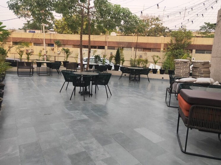 Gym, rabindra palli Commercial Showroom 3000 Sq.Ft. In Rabindra Palli Lucknow 9097033