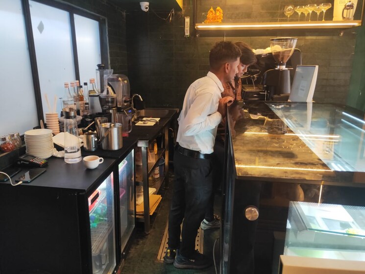 Gym, rabindra palli Commercial Showroom 3000 Sq.Ft. In Rabindra Palli Lucknow 9097033