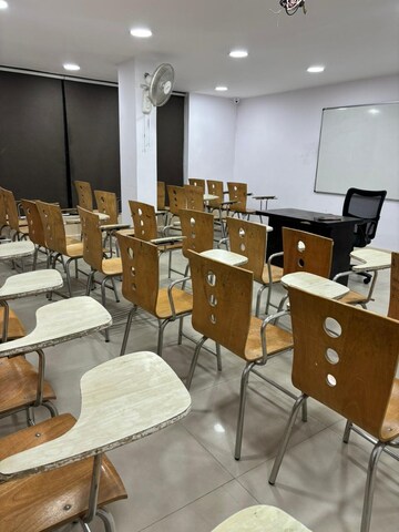  Office Space in IT/SEZ For Rent in Hazratganj
