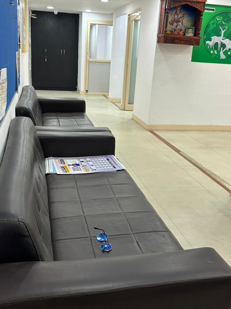 undefined, hazratganj Commercial Office Space in IT/SEZ 2700 Sq.Ft. In Hazratganj Lucknow 9097034