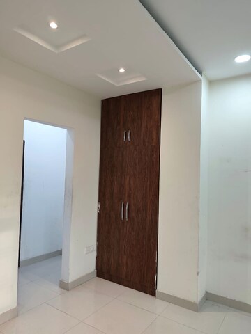 Room in  Office Space at Gomti Nagar – for Rent