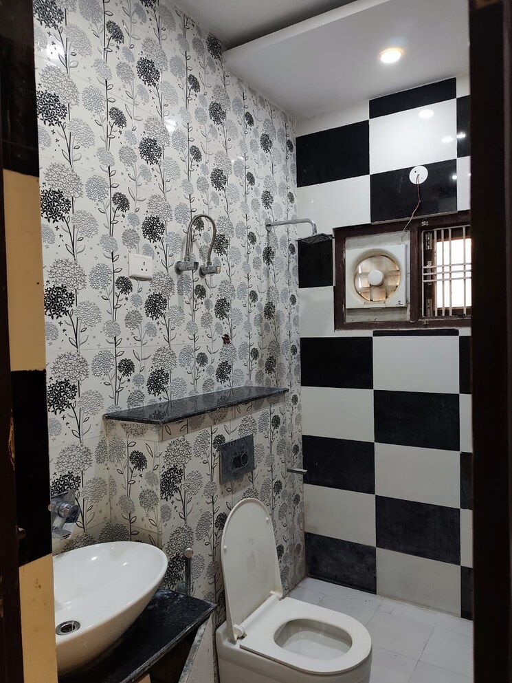 Bathroom, gomti nagar Commercial Office Space 1250 Sq.Ft. In Gomti Nagar Lucknow 9097053