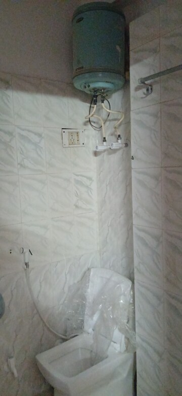Bathroom in 2 BHK Apartment at Designers Park Apartment, Sector 62 – for Rent