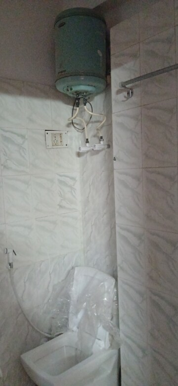 Bathroom in 2 BHK Apartment at Designers Park Apartment, Sector 62 – for Rent