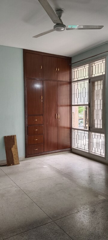 2.5 BHK Builder Floor For Rent in Unitech Rodeo Drive, South City 2
