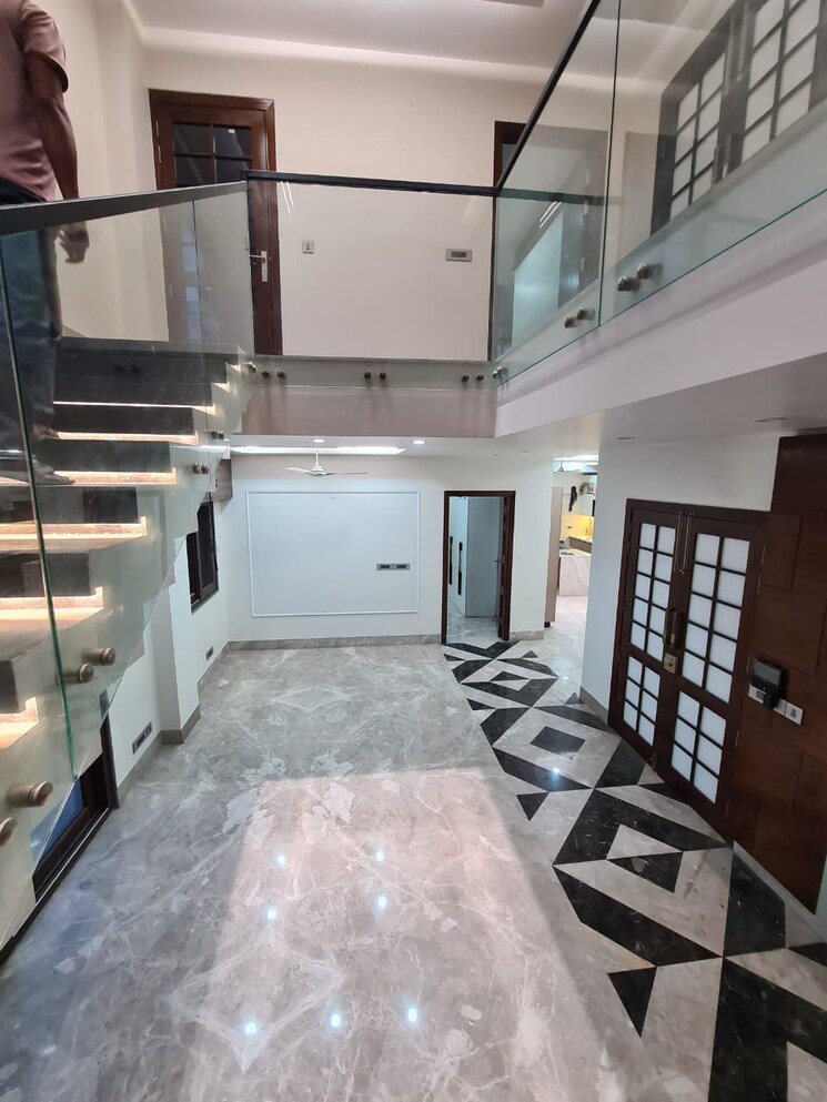 Kitchen, sector 100 6+ Bedroom 300 Sq.Mt. Independent House In Sector 100 Noida 9097108