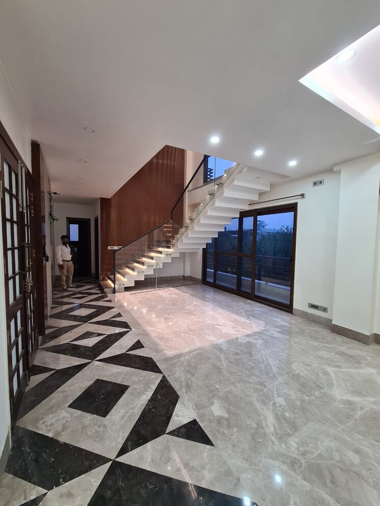 Kitchen, sector 100 6+ Bedroom 300 Sq.Mt. Independent House In Sector 100 Noida 9097108