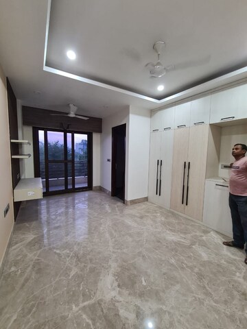 Room in 6+ BHK Independent House at Sector 100 – for Rent