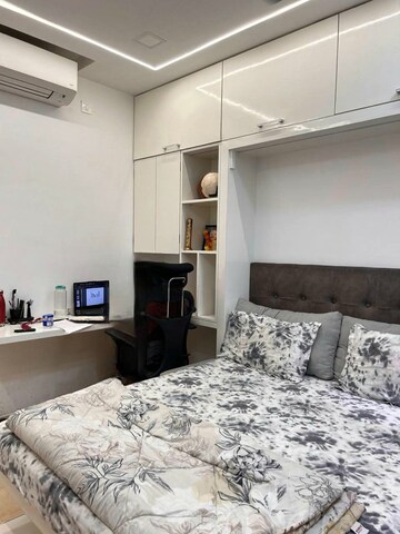 Bedroom in 3 BHK Apartment at Lodha Sterling, Kolshet Road – for Rent