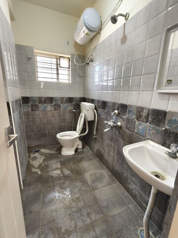 Team Area in 1 BHK Apartment at Malleshpalya – for Rent